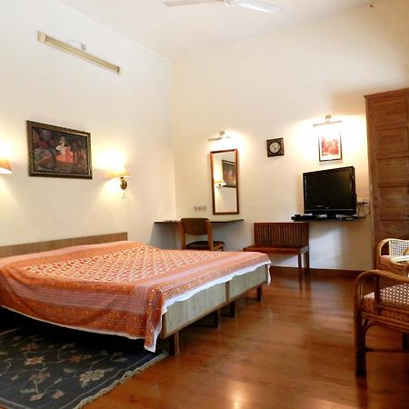 Hotel Jai Niwas Jaipur Exteriör bild